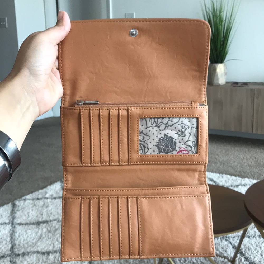 Guess Wallet - Picture 3 of 3